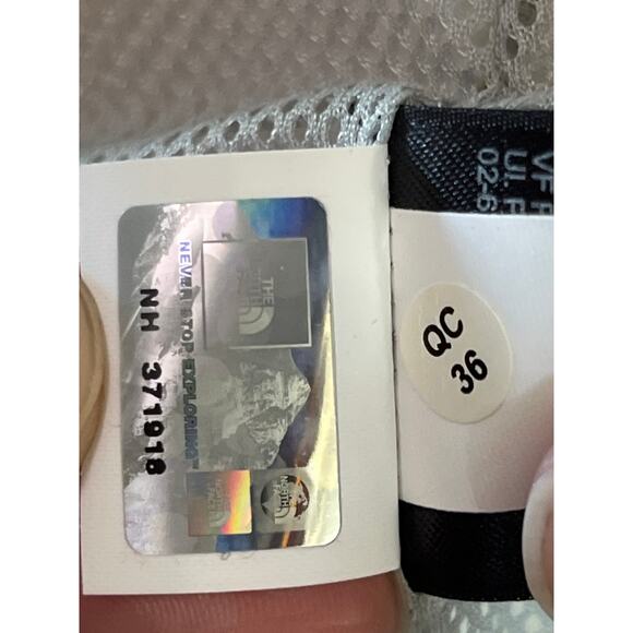 The North Face Women’s Yellow Rain Jacket Waterproof Hooded Small - Picture 10 of 11